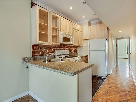 5th image of 130 Sussex St APT 4C