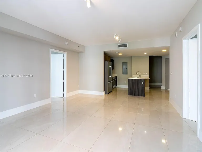 488 NE 18th St #311 — Photo 6