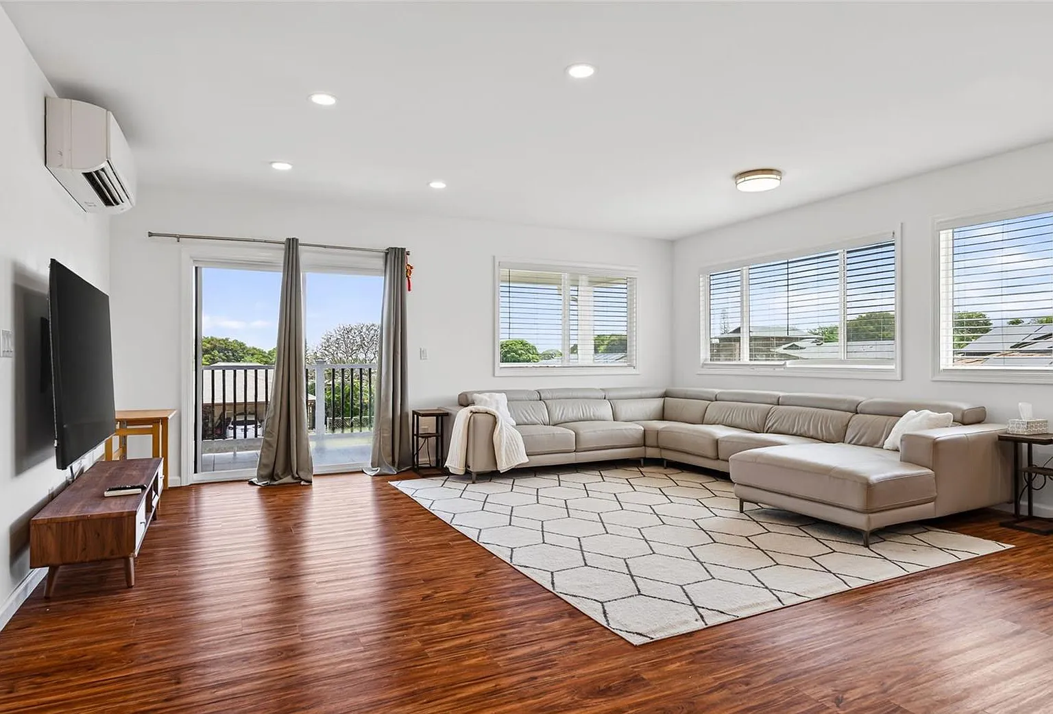 3 bed, 1700 sqft, $3,600 — Photo 2
