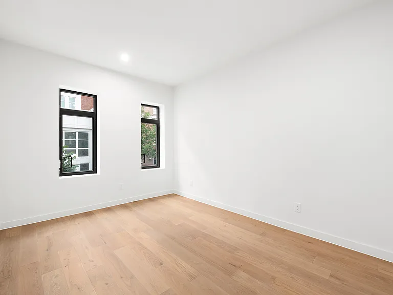 48-50 41st St #3A — Photo 1