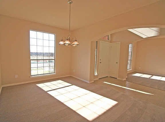 3rd image of 512 Braewick Dr
