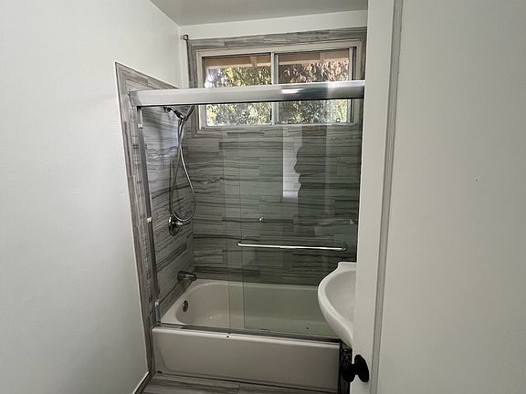 3rd image of 477 Carlos Ave