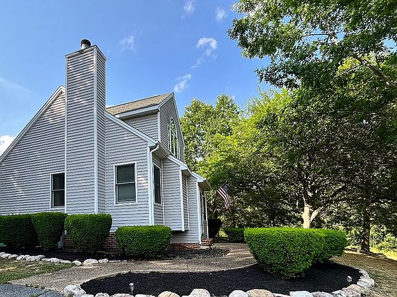 5th image of 1990 Creekside Ct