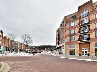 300 Village Cir #C33, Willow Spgs, IL 60480