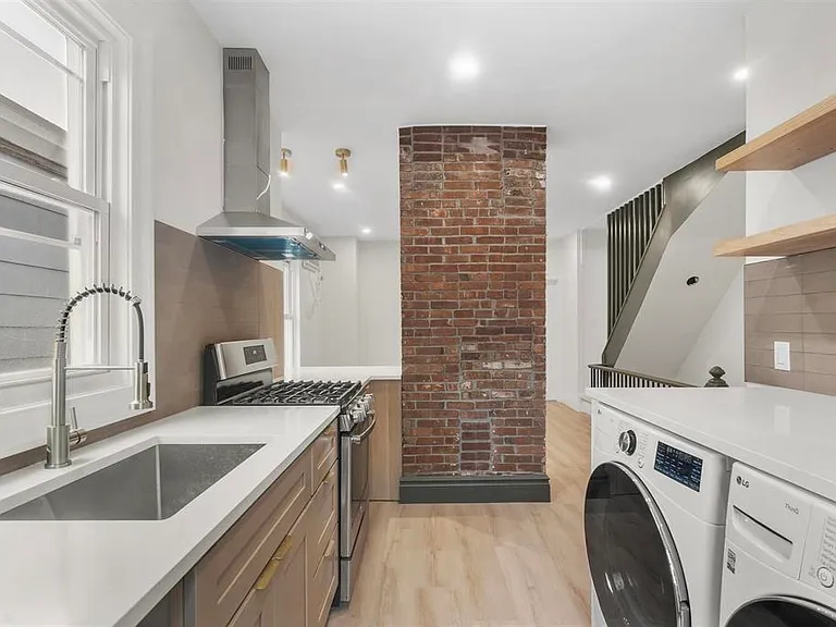 32 Storms Ave #B — Photo 12