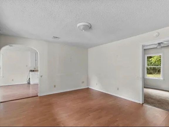 5th image of 6454 Faust Dr