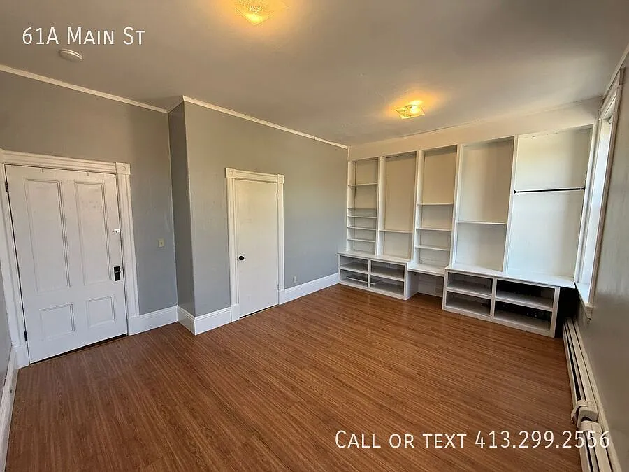 Two Bedroom Apartment in the Heart of Downtown Amherst! — Photo 3