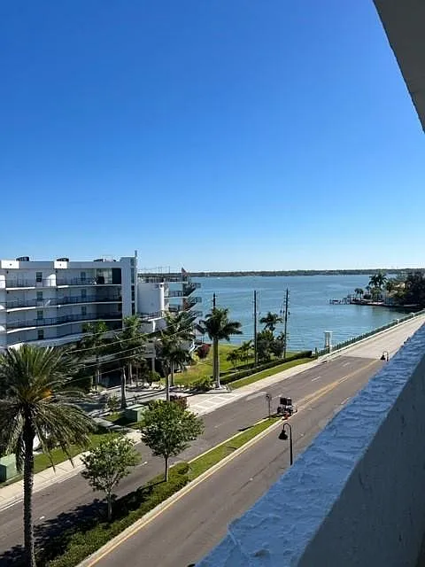 2 bed, 1055 sqft, $2,495 — Photo 4