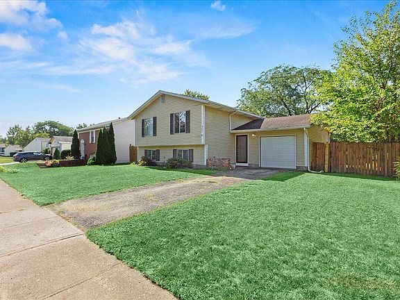 3rd image of 6621 Birch Park Dr