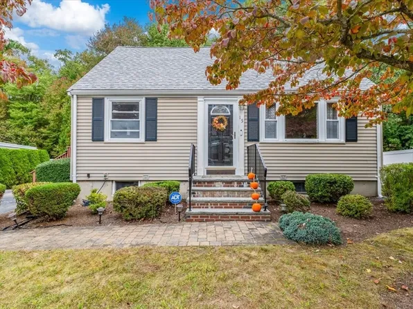 15 Hillsdale Rd, Holbrook, MA 02343