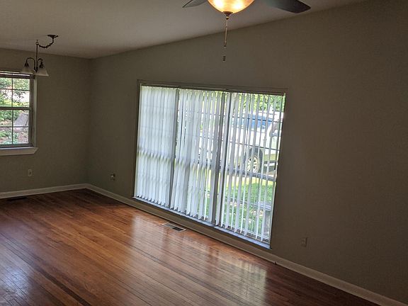 4th image of 914 Spottswood Dr