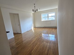 2520 Crescent St #3E, Astoria, NY 11102