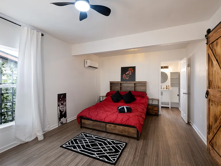 1318 Edison Dr — Photo 8