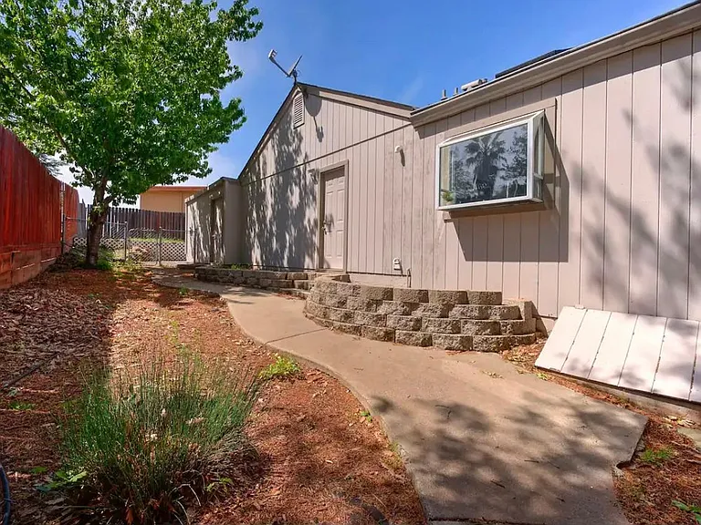 sideyard