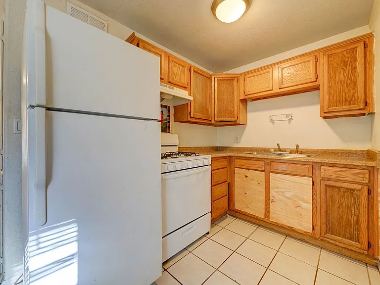 251 W Northern Ave #B — Photo 6