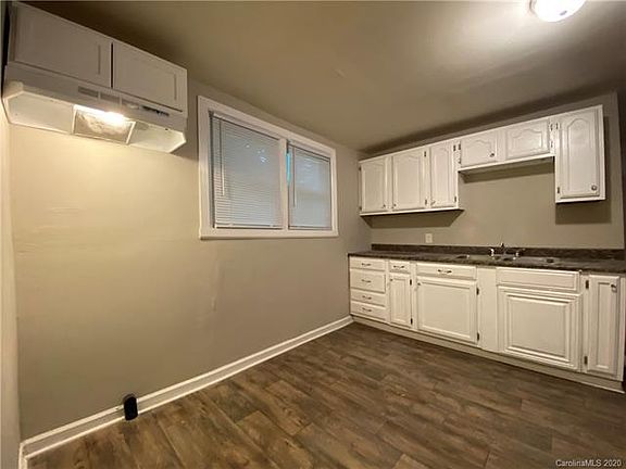 3rd image of 513 Flint St