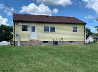 411 Jackson St, Brooklyn, IA 52211