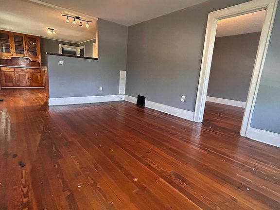 3rd image of 3645 Lake Ave