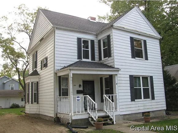 702 E Black Ave photo 1