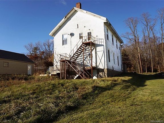 3rd image of 226-228 E Canaan Rd