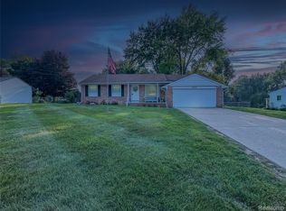 6042 Wild Turkey Rd, Grand Blanc, MI 48439