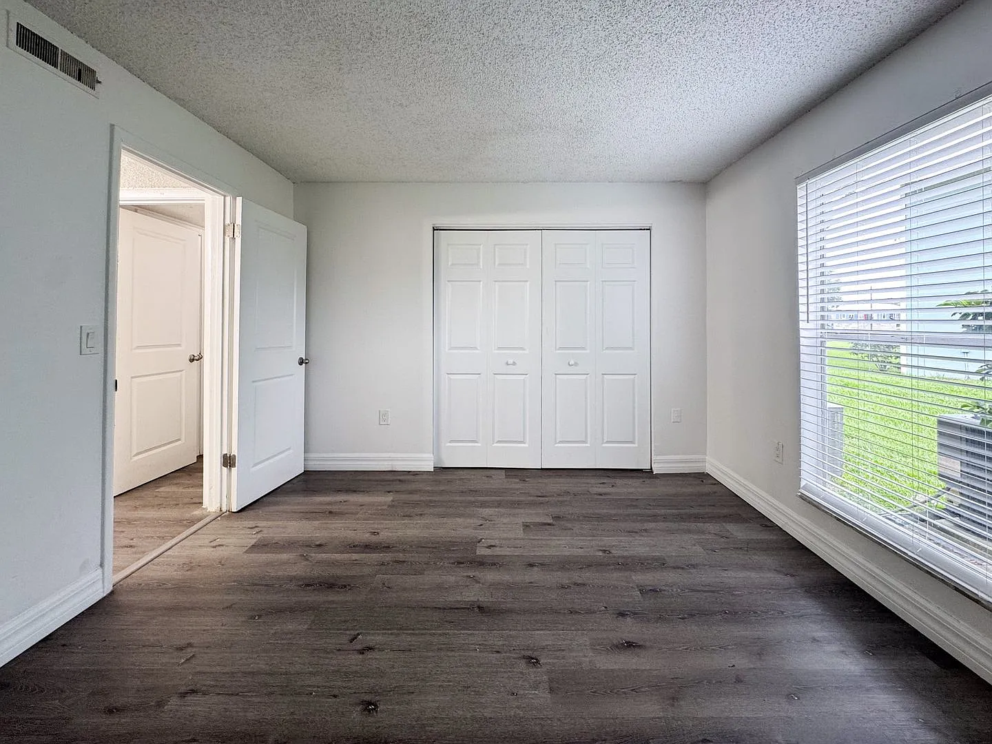 Updated one bedroom in Villa Del Sol Community — Photo 2