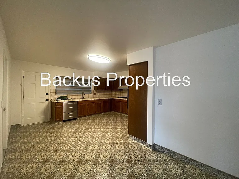 681 Alice St — Photo 5