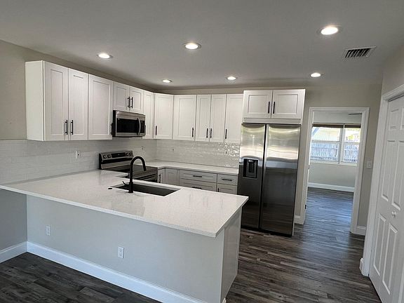 5th image of 1625 N M Street