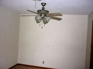 104 E 6th St, Claude, TX 79019