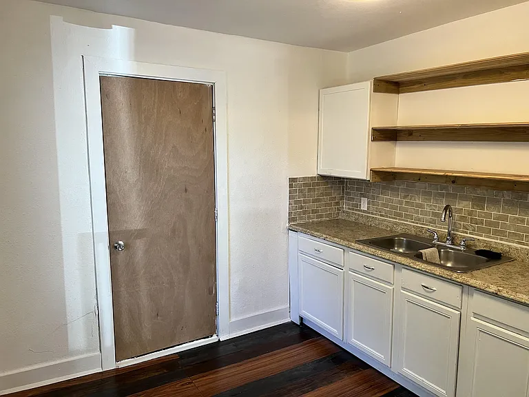 146 Eross St — Photo 4