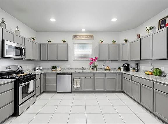 3rd image of 4717 Garland Ave