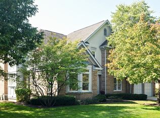 2569 Cotswolds Ct, Northbrook, IL