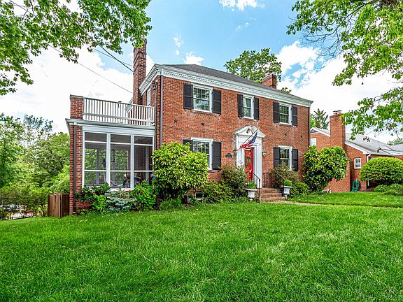2nd image of 609 Upland Pl
