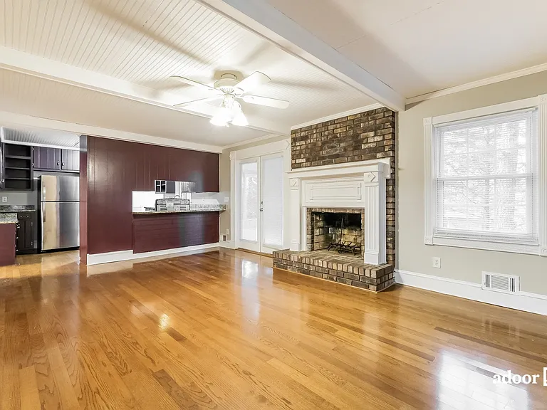 704 Clubhouse Dr SE — Photo 8