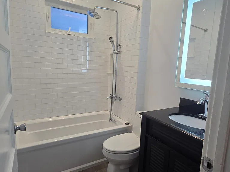254 W Utica St — Photo 17