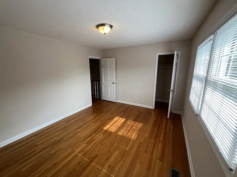 Georgetown Manor — Photo 7