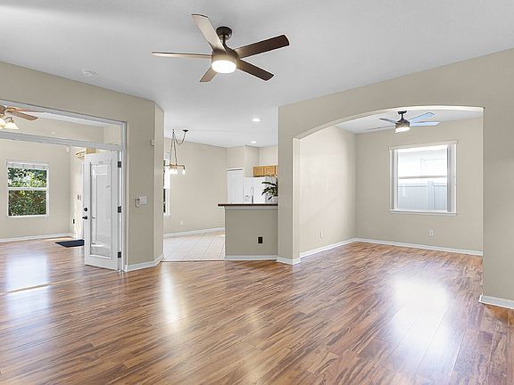 2nd image of 3404 Gerber Daisy Ln