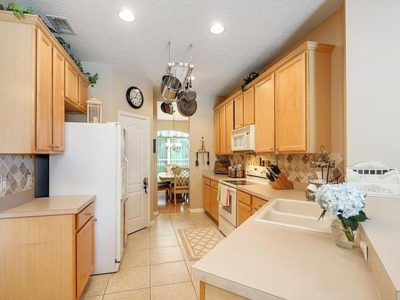 3rd image of 656 Mount Stirling Ave