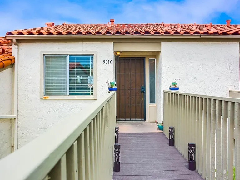 901 Caminito Estrada #C — Photo 2
