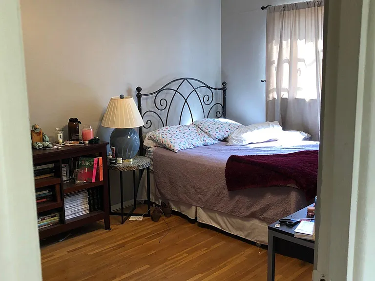 208 Amherst Dr NE — Photo 8
