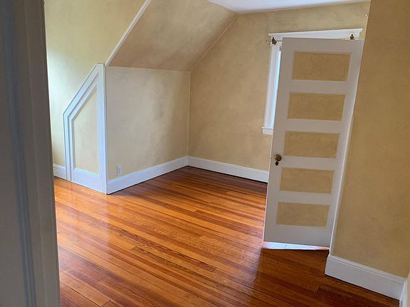5th image of 16 Midland Ave #Top