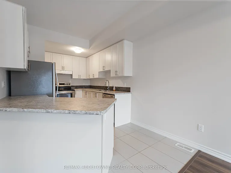 219 Dundas St E #27 — Photo 12