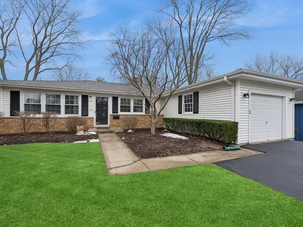 151 Walton St, Barrington, IL 60010