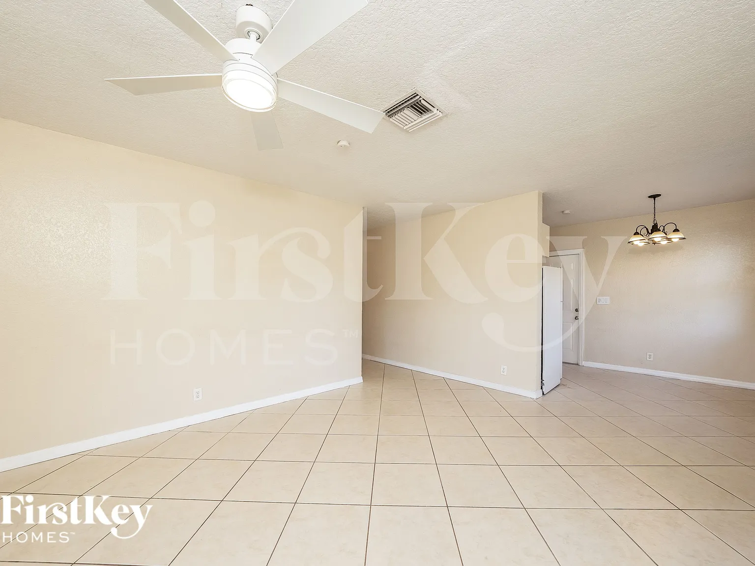 3 bed, 1.0 bath, 925 sqft, $2,355 — Photo 2