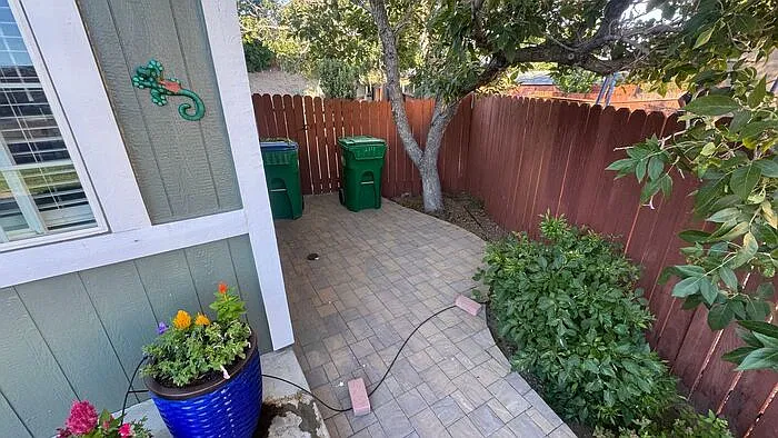 4 bed, 2.0 bath, 1464 sqft, $2,700 — Photo 2