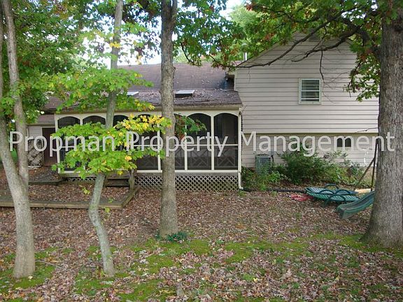 3rd image of 12300 Oakwood Dr