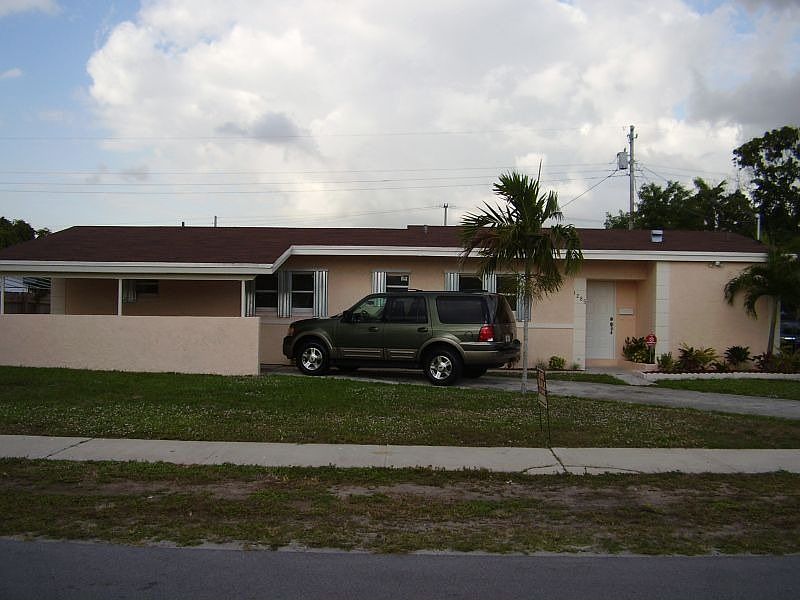 2nd image of 1285 NW 181st St