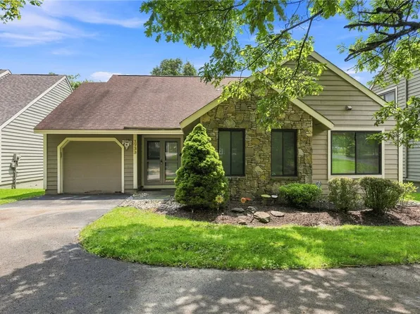 1733 Snowfield Dr, Hidden Valley, PA 15502