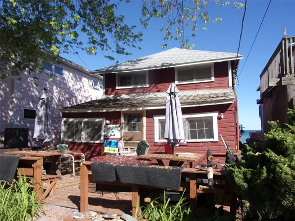 3264 Lake Front Dr, Erie, PA 16505