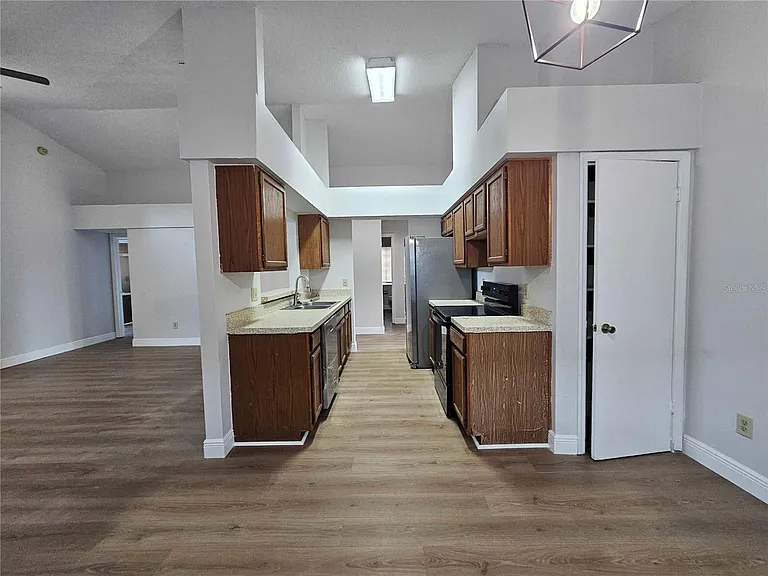 3716 Narroline Dr — Photo 2